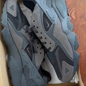 Men's Grey and Black Nike Air Huarache Runner